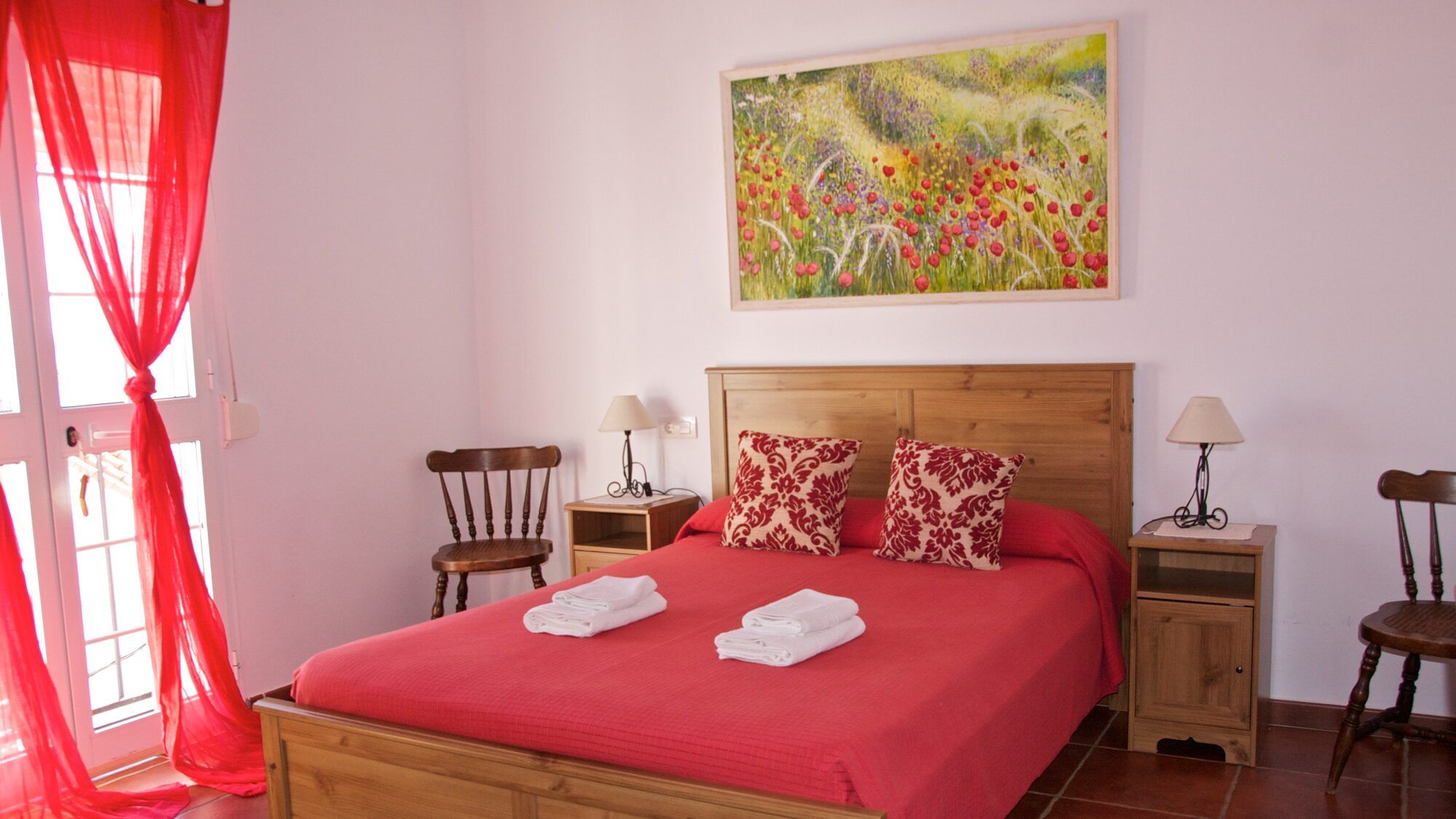 Cama doble de la habitación Amapola