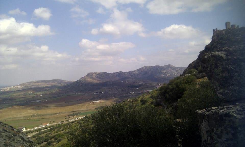Vista desde el cerro hacia el valle y la sierra