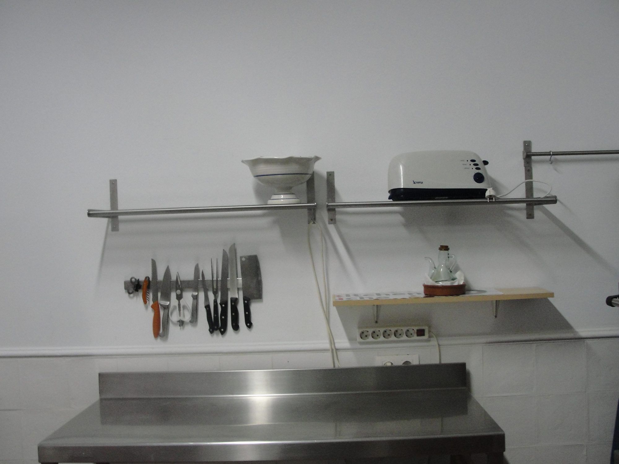 Encimera y equipamiento de la cocina compartida