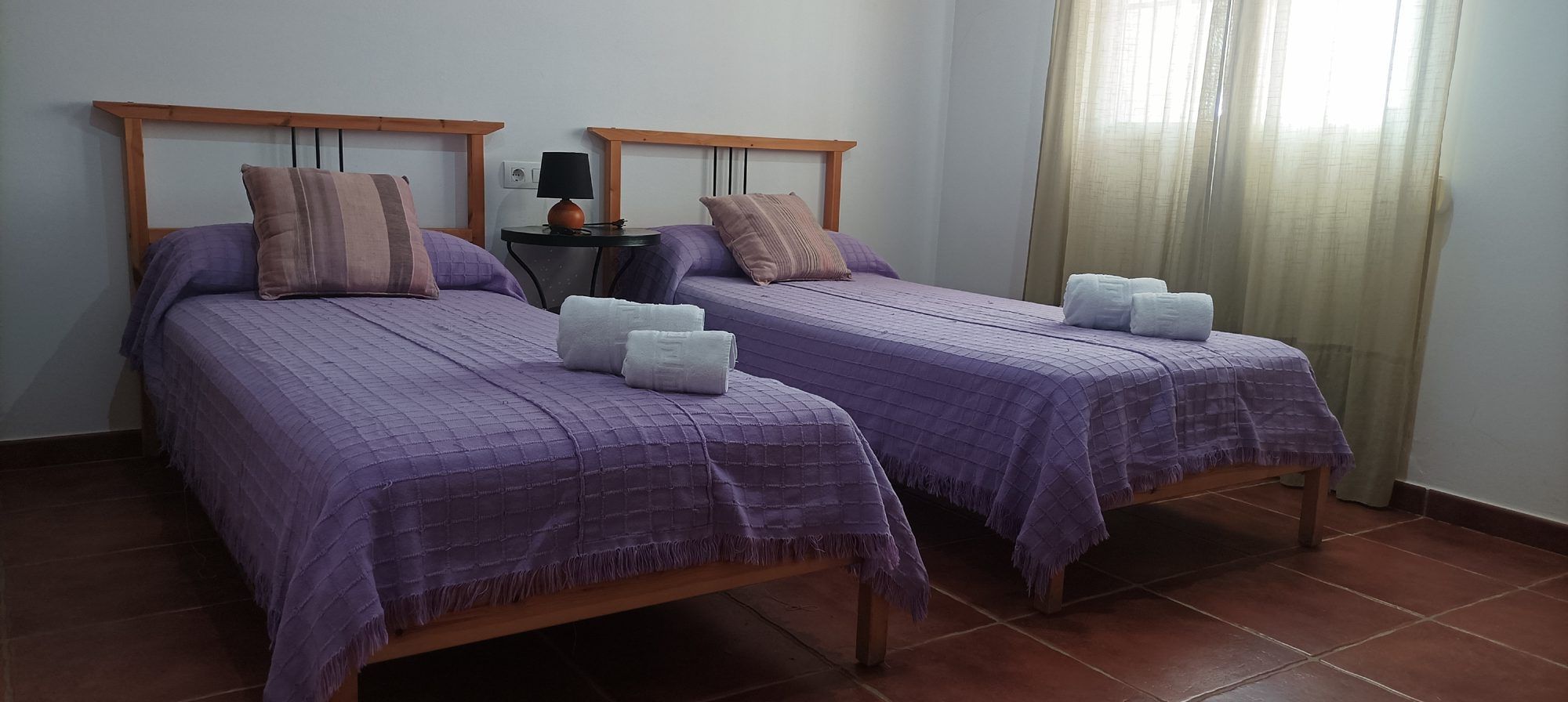 Las dos camas individuales de la habitación Malva