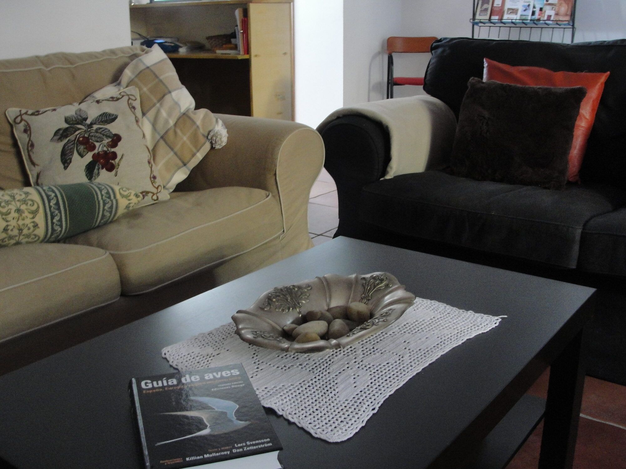 Los sofás y la mesa baja del salón