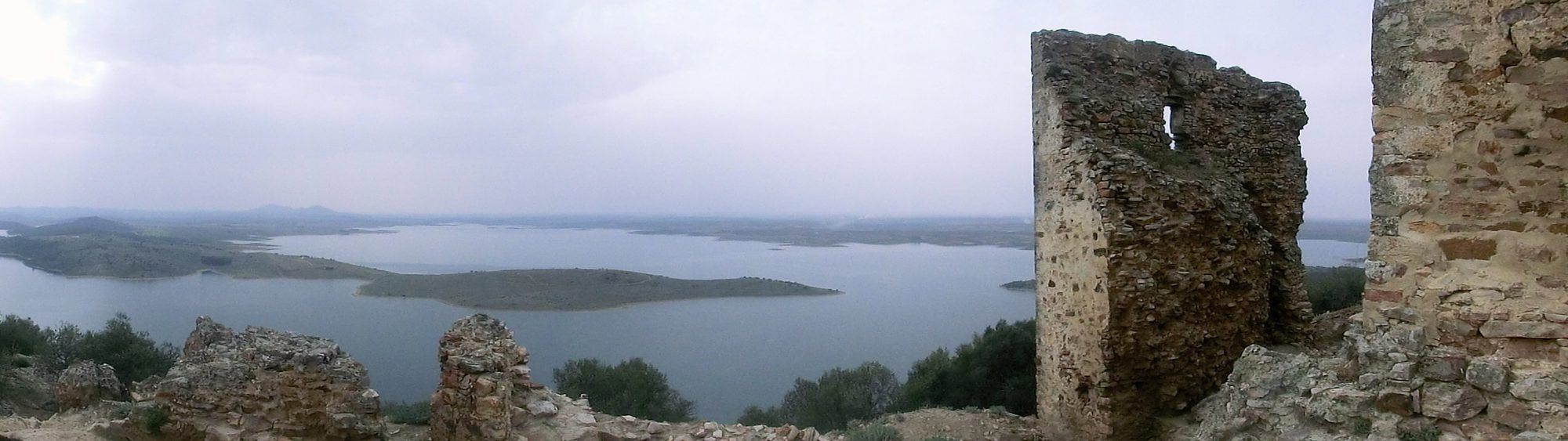 Vistas desde el castillo de Alange
